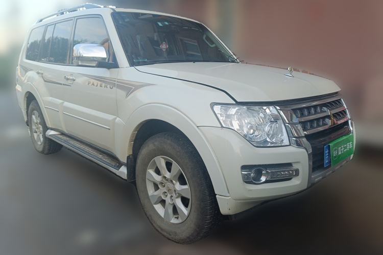 Used Mitsubishi Pajero  Front Right 45 Deg