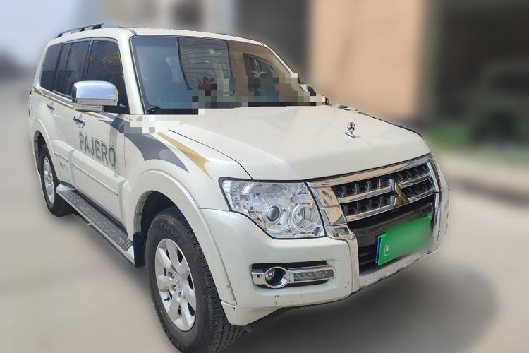 Used Mitsubishi Pajero  Front Right 45 Deg