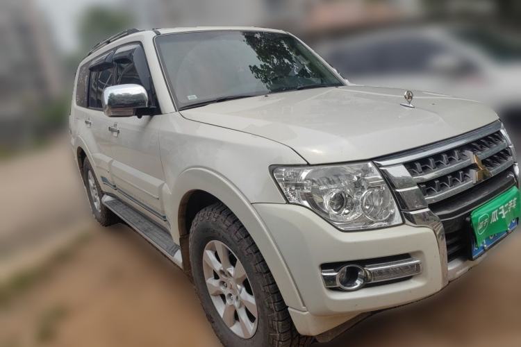 Used Mitsubishi Pajero  Front Right 45 Deg