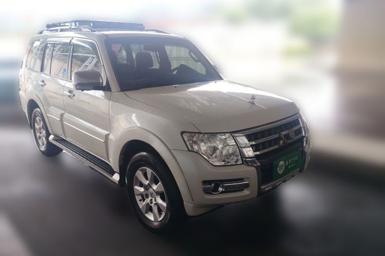 Used Mitsubishi Pajero  Front Right 45 Deg