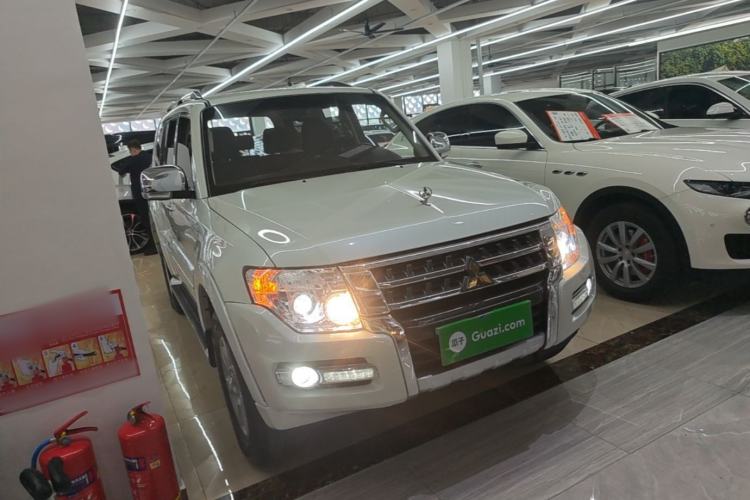 Used Mitsubishi Pajero 2020 V93 3.0L 5-Door GLS 7-Seater – Middle East Front Right 45 Deg