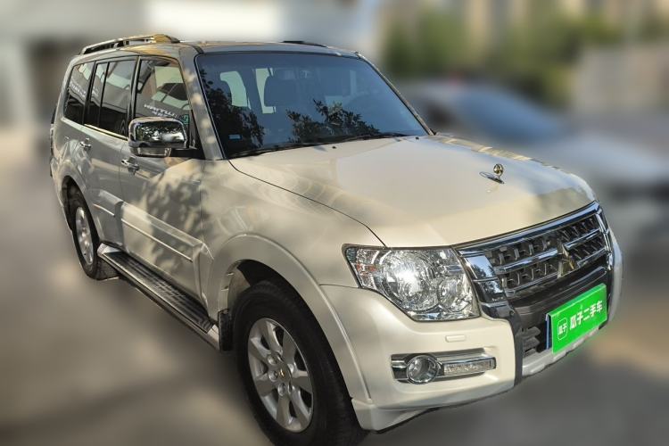 Used Mitsubishi Pajero  Front Right 45 Deg