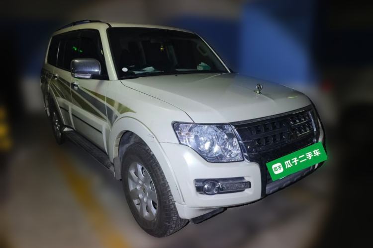 Used Mitsubishi Pajero  Front Right 45 Deg