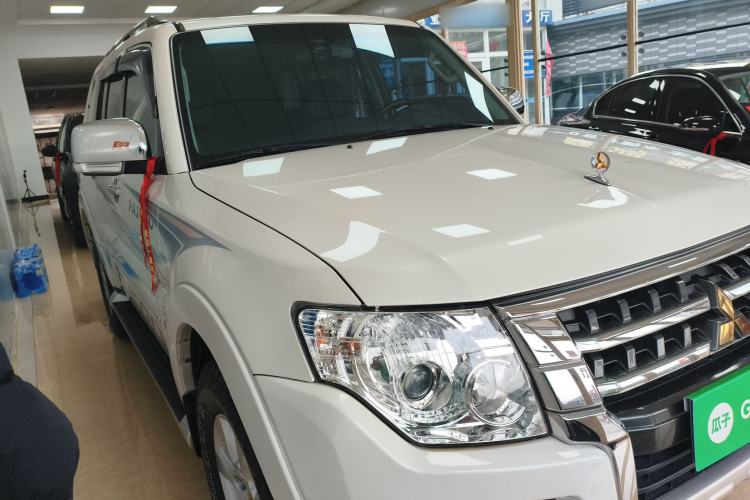 Used Mitsubishi Pajero 2020 3.0L Automatic Standard Edition Front Right 45 Deg