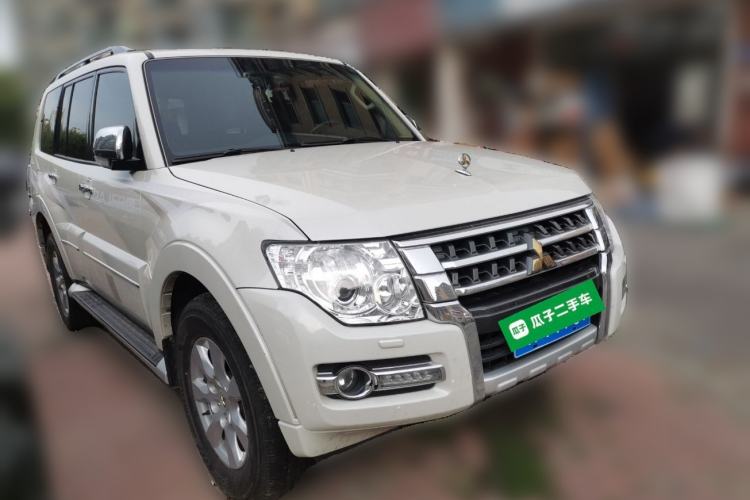 Used Mitsubishi Pajero  Front Right 45 Deg