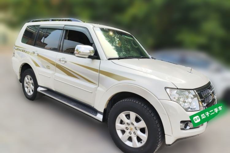 Used Mitsubishi Pajero  Front Right 45 Deg