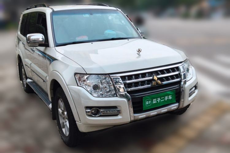 Used Mitsubishi Pajero  Front Right 45 Deg