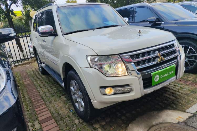 Used Mitsubishi Pajero 2020 3.0L Automatic Standard Edition Front Right 45 Deg