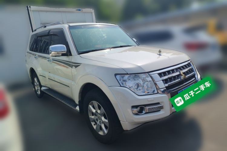 Used Mitsubishi Pajero  Front Right 45 Deg