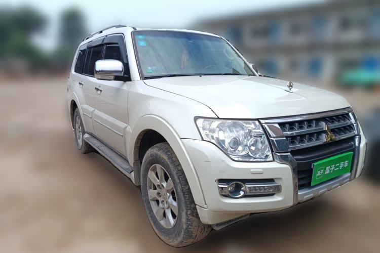 Used Mitsubishi Pajero  Front Right 45 Deg