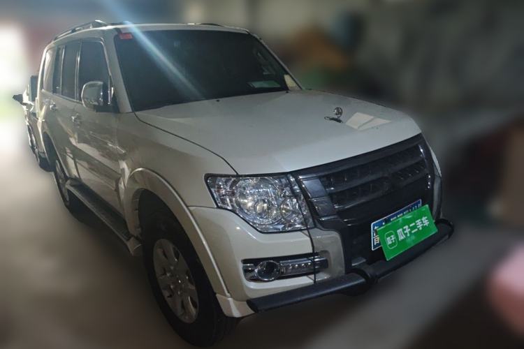 Used Mitsubishi Pajero  Front Right 45 Deg