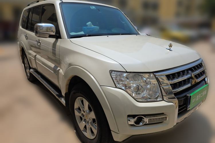 Used Mitsubishi Pajero  Front Right 45 Deg