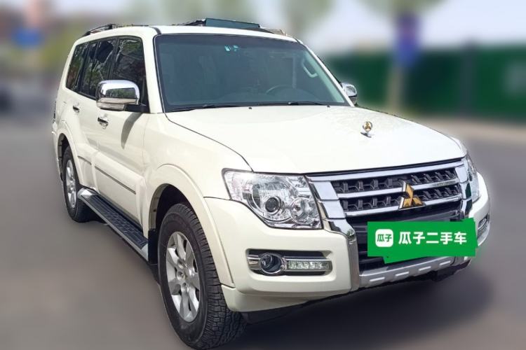 Used Mitsubishi Pajero  Front Right 45 Deg