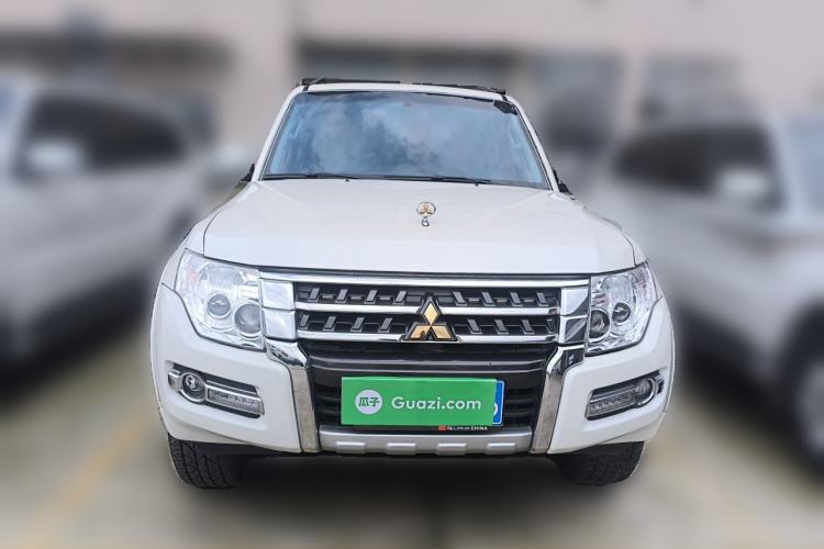 Used Mitsubishi Pajero  Front