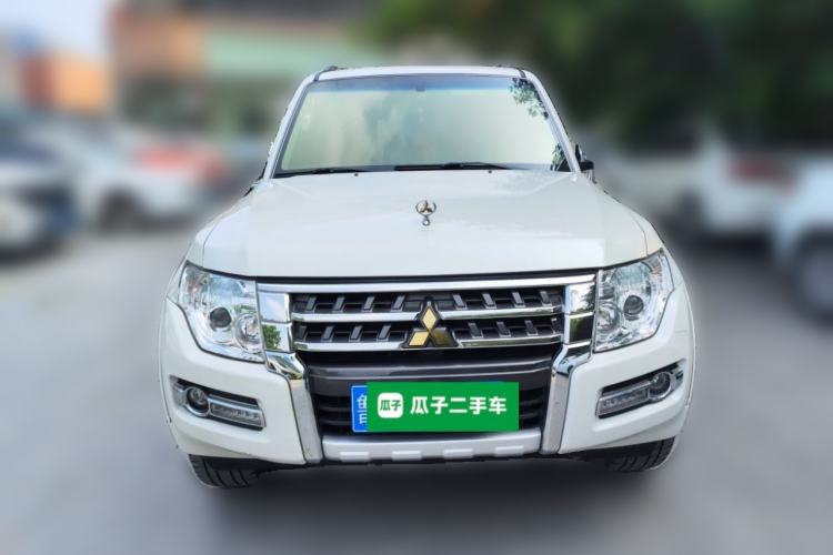 Used Mitsubishi Pajero  Front
