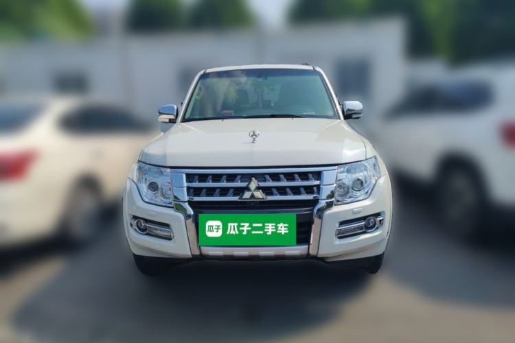 Used Mitsubishi Pajero  Front