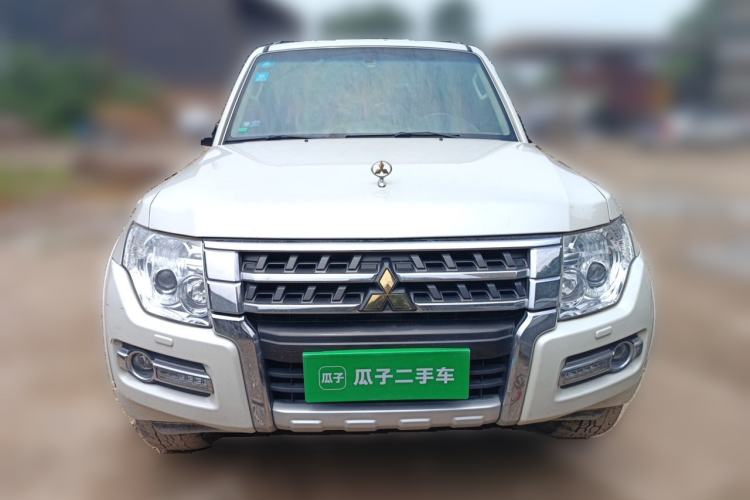 Used Mitsubishi Pajero  Front