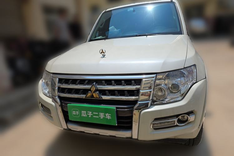 Used Mitsubishi Pajero  Front