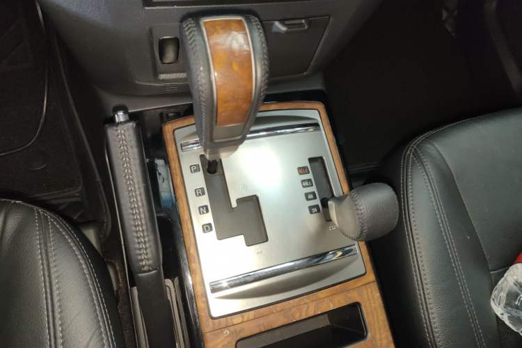 Used Mitsubishi Pajero 2020 3.0L Automatic Luxury Edition Gear Lever