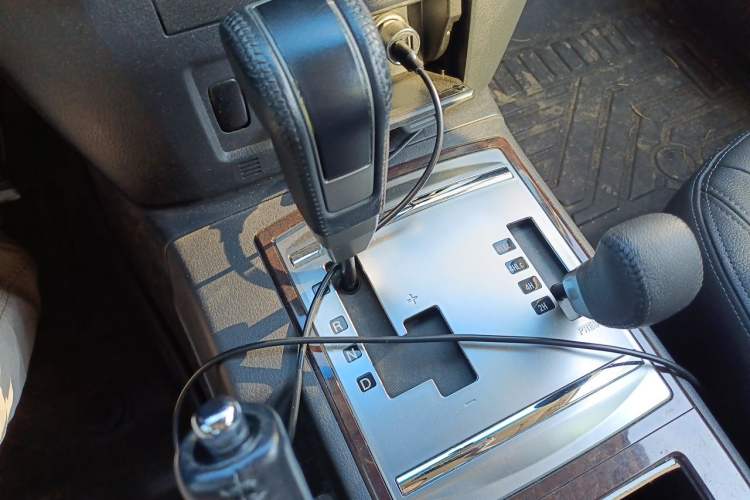 Used Mitsubishi Pajero 2020 3.0L Automatic Luxury Edition Gear Lever