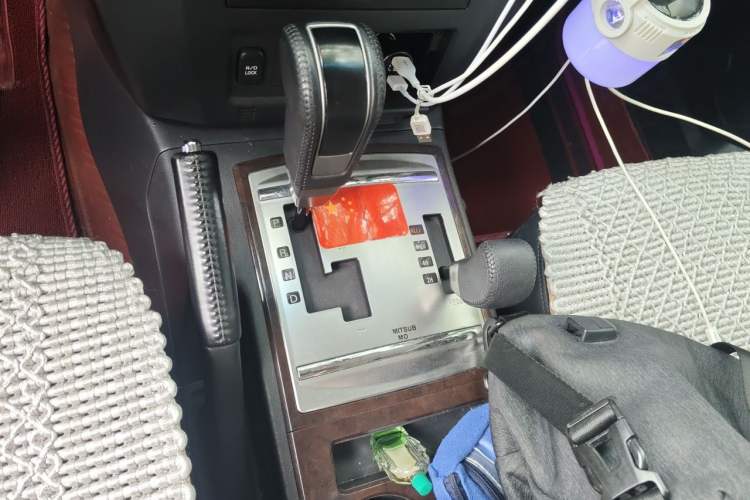 Used Mitsubishi Pajero 2020 3.0L Automatic Standard Edition Gear Lever