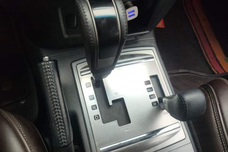 Used Mitsubishi Pajero 2020 3.0L Automatic Standard Edition Gear Lever