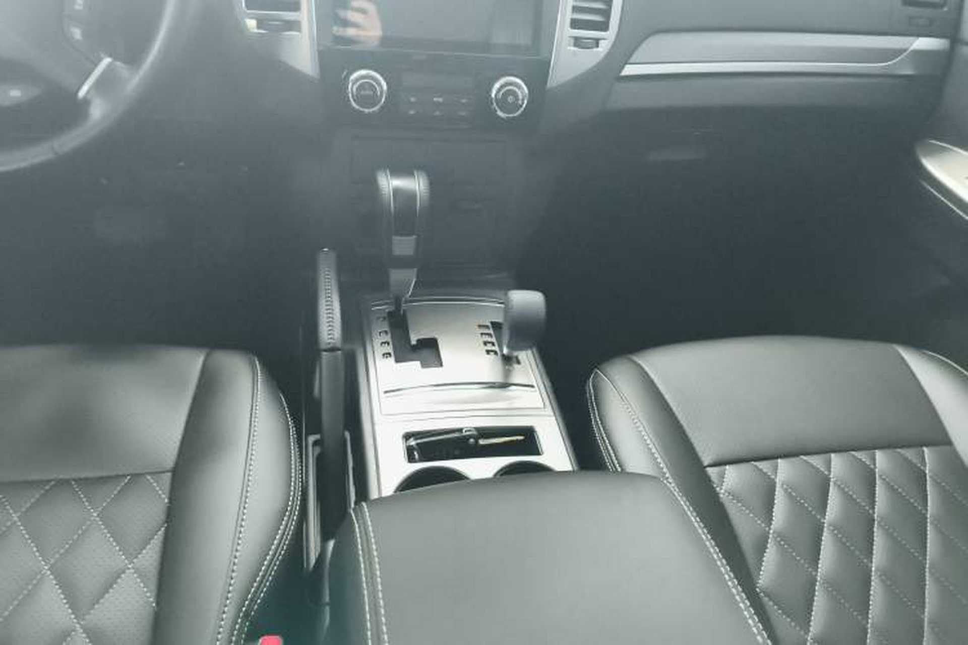 Used Mitsubishi Pajero 2020 3.0L Automatic Standard Edition Gear Lever