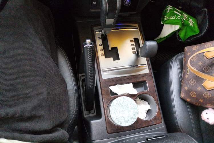 Used Mitsubishi Pajero 2020 Collection Edition 3.0L Automatic Prestige Off-Road Version Gear Lever