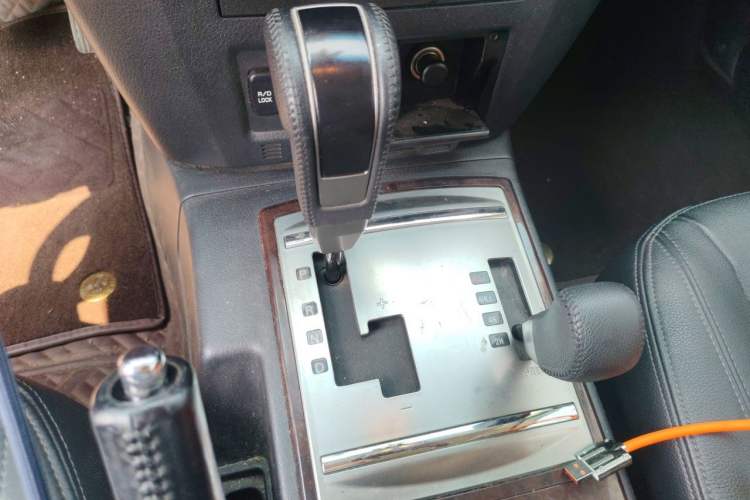 Used Mitsubishi Pajero  Gear Lever