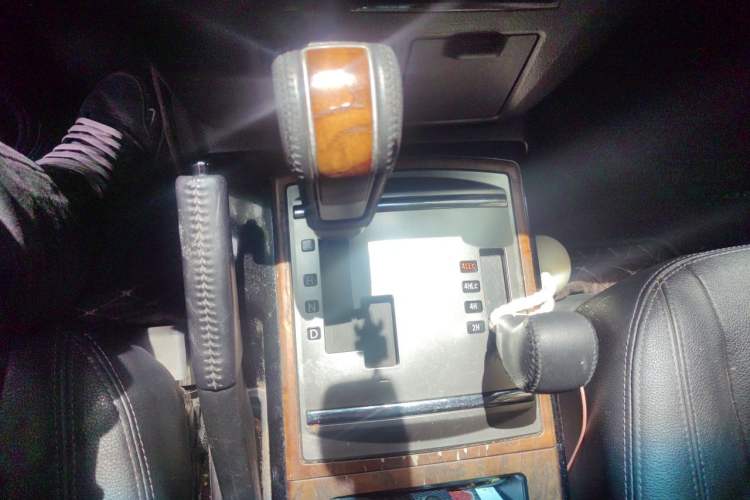 Used Mitsubishi Pajero 2020 3.0L Automatic Luxury Off-Road Version Gear Lever
