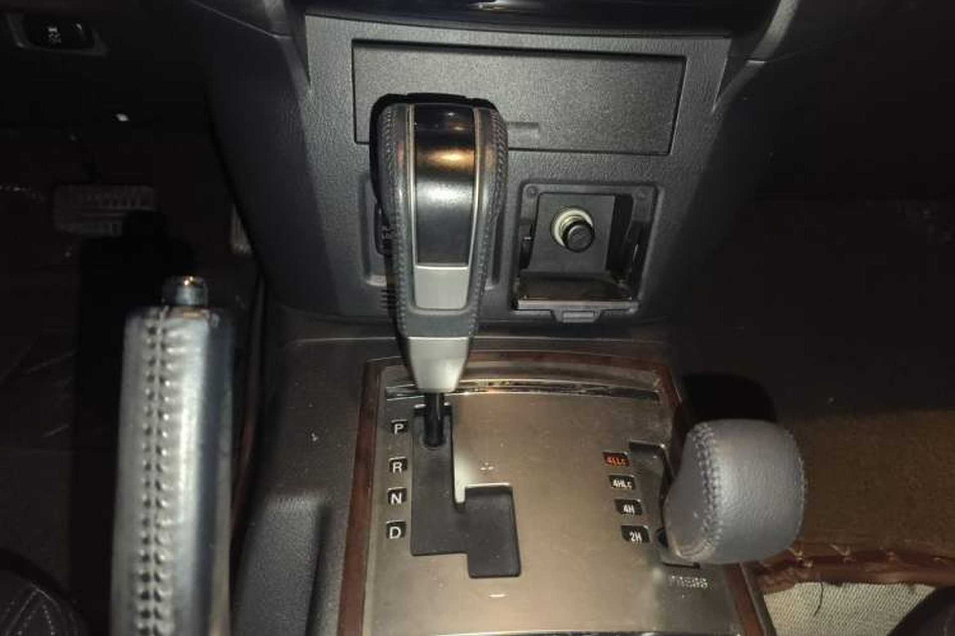 Used Mitsubishi Pajero 2020 3.0L Automatic Luxury Off-Road Version Gear Lever