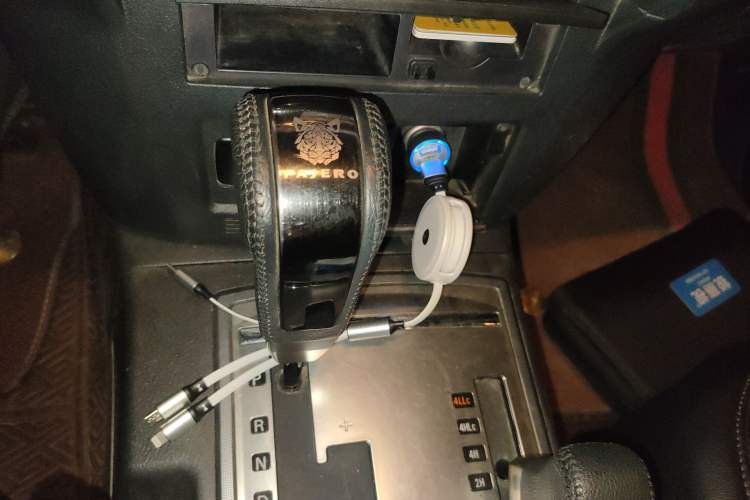 Used Mitsubishi Pajero 2020 3.0L Automatic Standard Edition Gear Lever