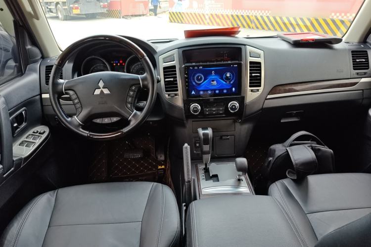 Used Mitsubishi Pajero 2020 3.0L Automatic Standard Edition Interior 2