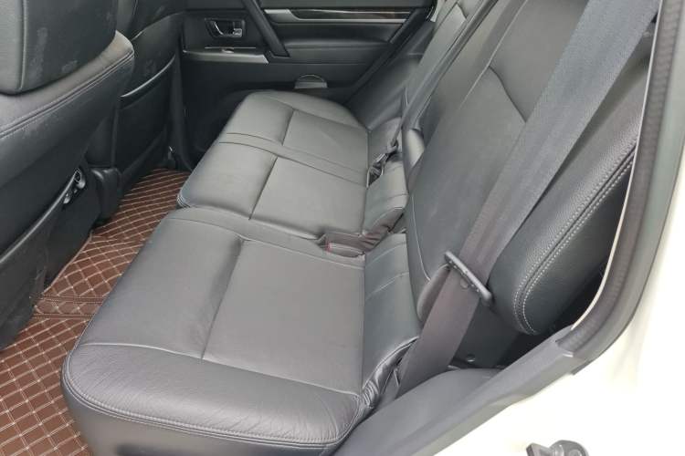 Used Mitsubishi Pajero 2020 3.0L Automatic Standard Edition Interior 4