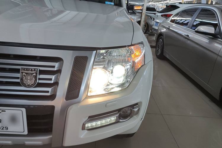 Used Mitsubishi Pajero 2020 3.0L Automatic Luxury Edition Left Front Headlight
