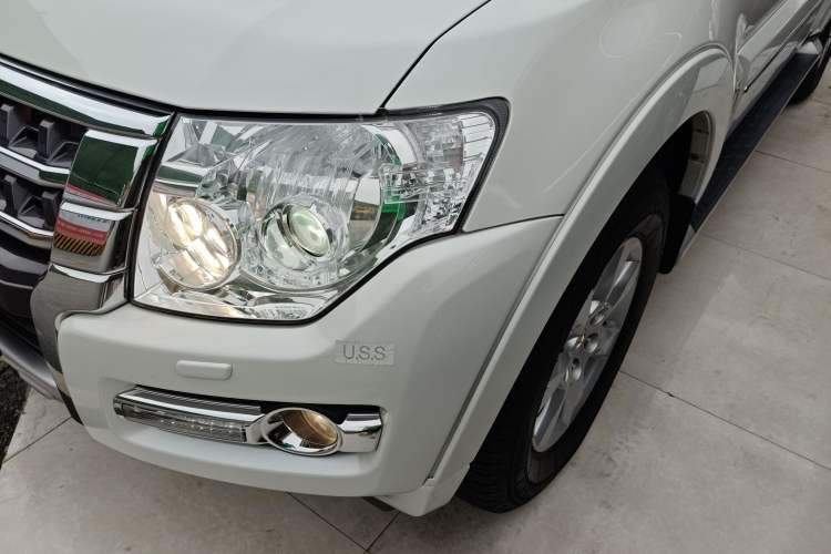 Used Mitsubishi Pajero 2020 3.0L Automatic Standard Edition Left Front Headlight
