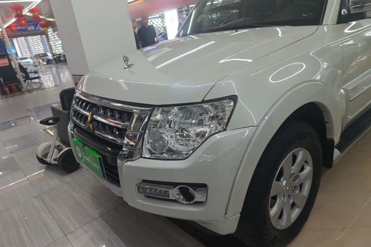 Used Mitsubishi Pajero 2020 V93 3.0L 5-Door GLS 7-Seater – Middle East Left Front Headlight