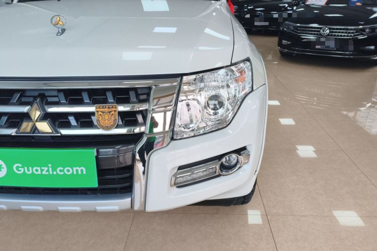 Used Mitsubishi Pajero 2020 3.0L Automatic Standard Edition Left Front Headlight