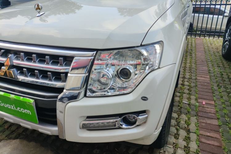 Used Mitsubishi Pajero 2020 3.0L Automatic Standard Edition Left Front Headlight