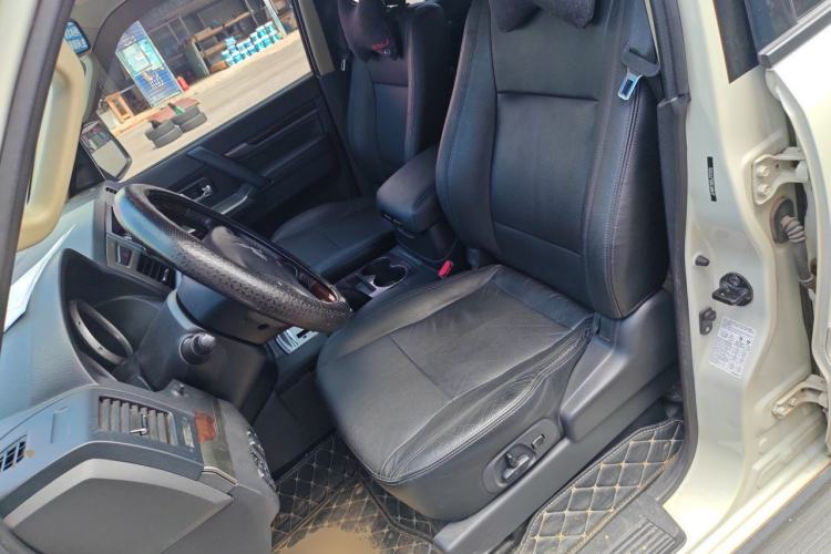 Used Mitsubishi Pajero 2020 3.0L Automatic Luxury Off-Road Version Left Front Seat
