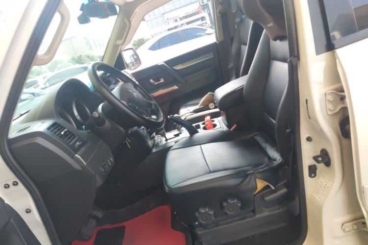 Used Mitsubishi Pajero  Left Front Seat