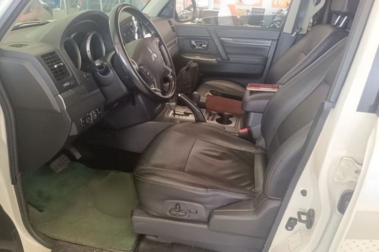 Used Mitsubishi Pajero 2020 3.0L Automatic Luxury Off-Road Version Left Front Seat