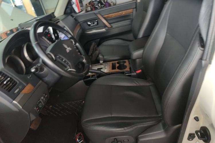 Used Mitsubishi Pajero 2020 3.0L Automatic Luxury Edition Left Front Seat