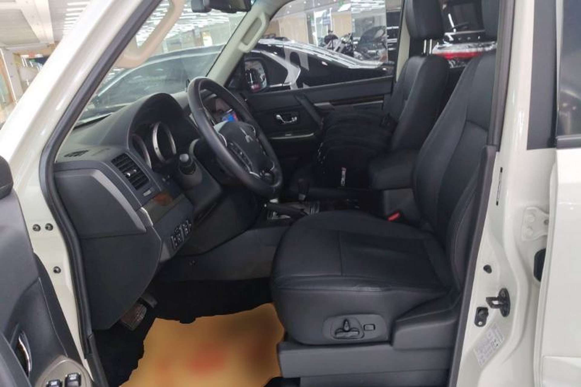 Used Mitsubishi Pajero 2020 3.0L Automatic Standard Edition Left Front Seat