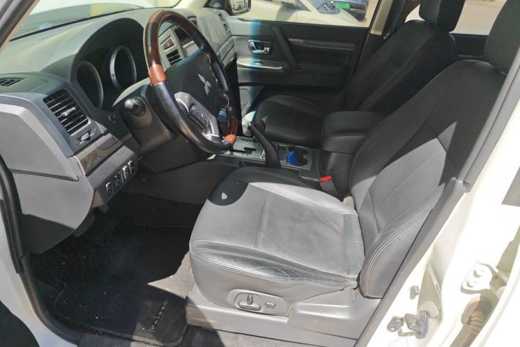 Used Mitsubishi Pajero 2020 3.0L Automatic Prestige Off-Road Edition Left Front Seat