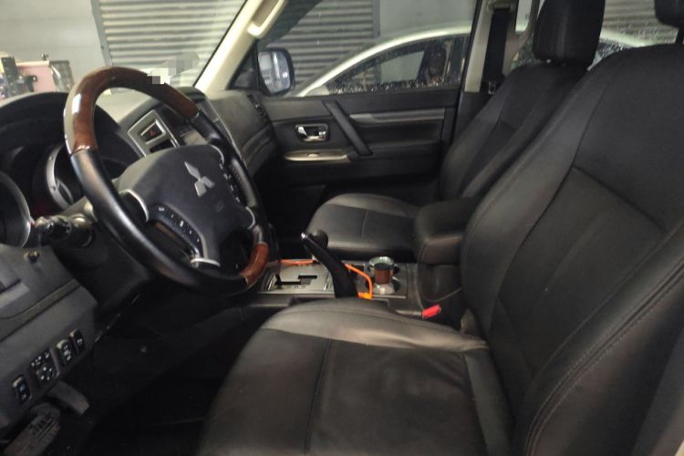 Used Mitsubishi Pajero 2020 3.0L Automatic Prestige Off-Road Edition Left Front Seat