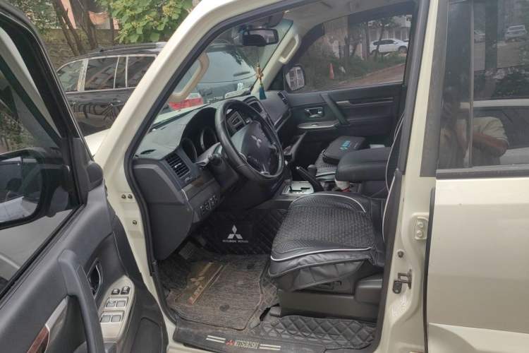 Used Mitsubishi Pajero  Left Front Seat
