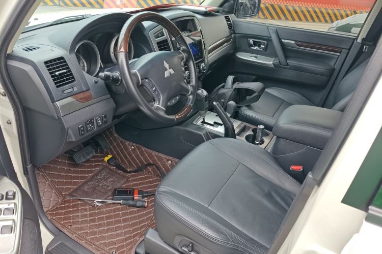 Used Mitsubishi Pajero 2020 3.0L Automatic Standard Edition Left Front Seat
