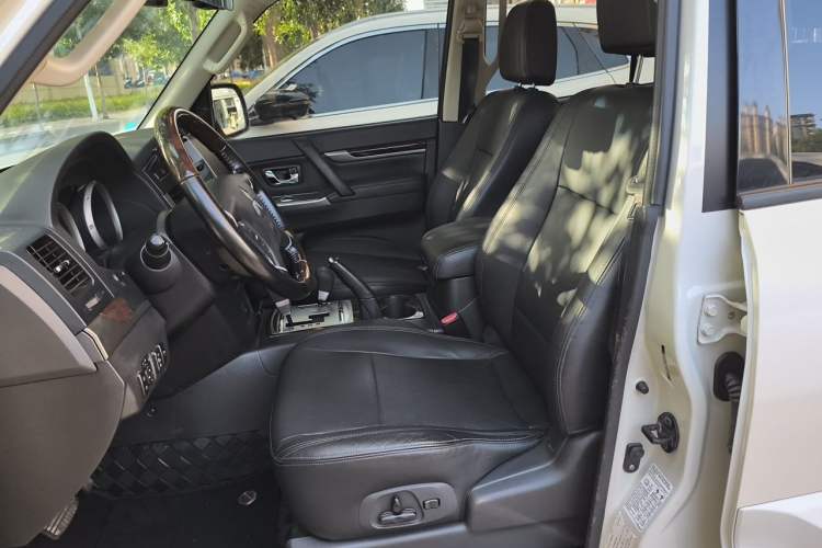 Used Mitsubishi Pajero  Left Front Seat