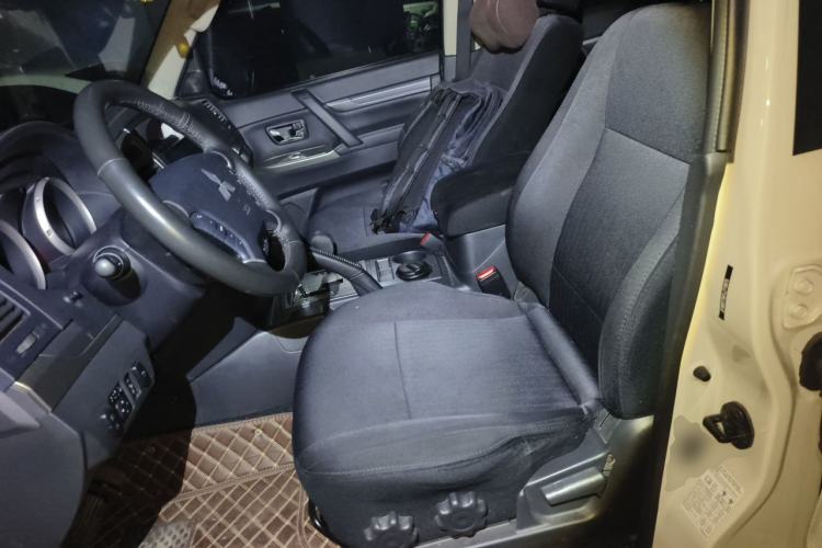 Used Mitsubishi Pajero  Left Front Seat